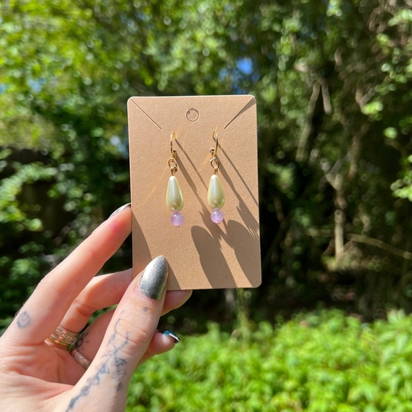 Hypoallergenic Gold and Pearl Teardrop Earrings with AAA Grade Amethyst Accent - Picture 2 of 2